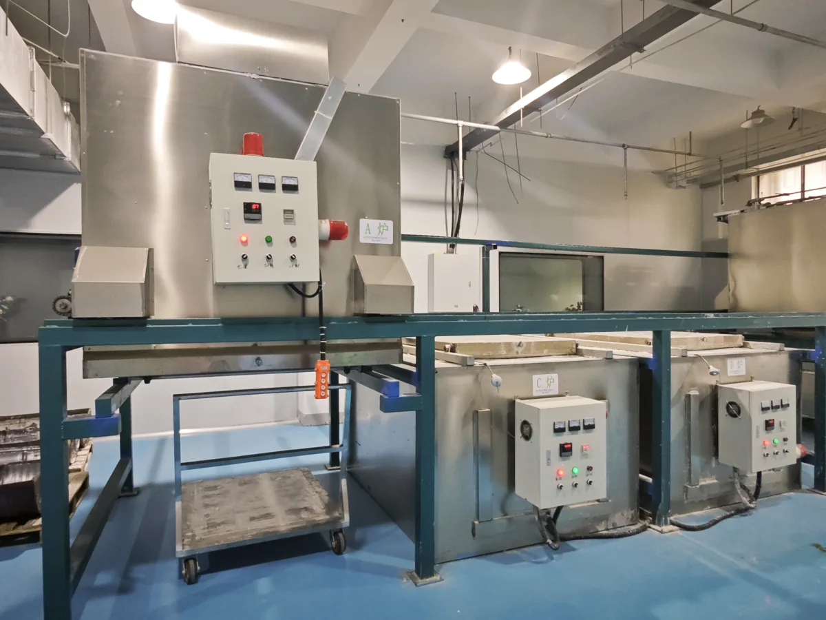 Automatic tempering furnace